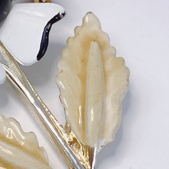 VTG 1960s Brooch Mod Enamel Flower Black White Mid Century Statement Pin - Picture 5 of 9